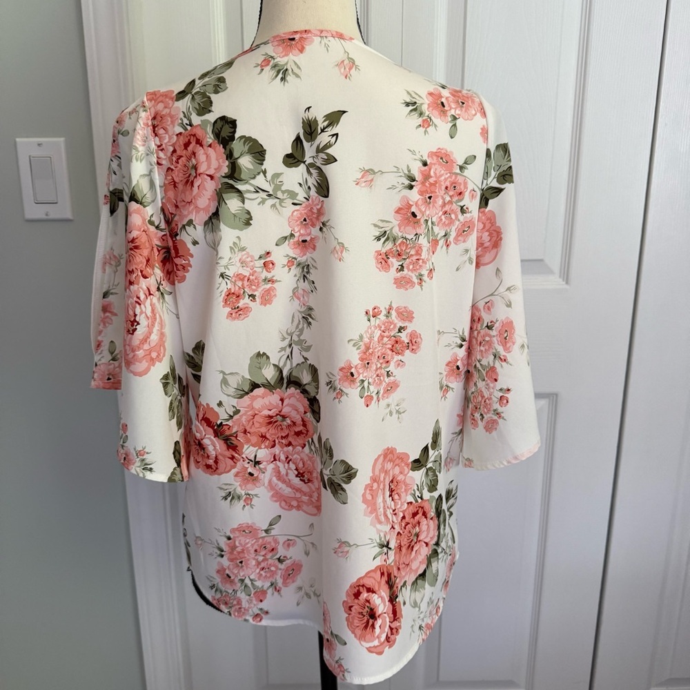 Floral V-Neck Women's Top size M/L‎ Flowy peekaboo arms polyester - Picture 5 of 8